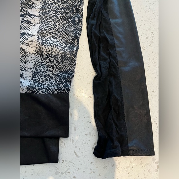 Lumiere long sleeve popover top size M - Picture 5 of 7